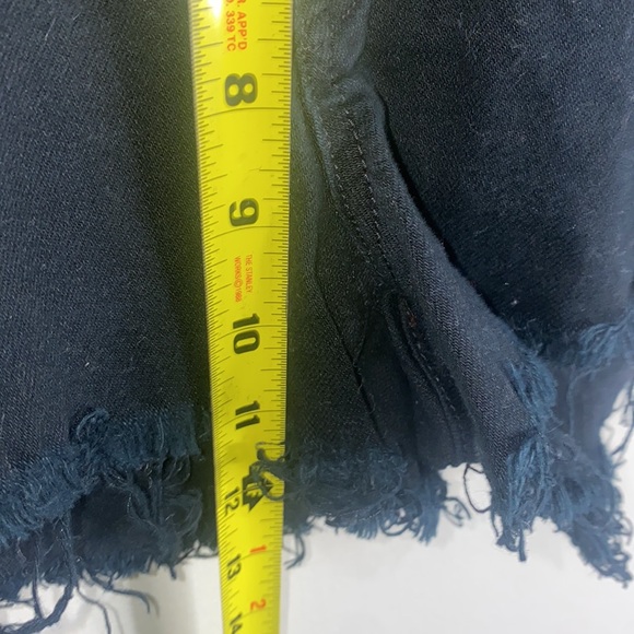 🌙American Eagle black ripped jean shorts! - Picture 7 of 8